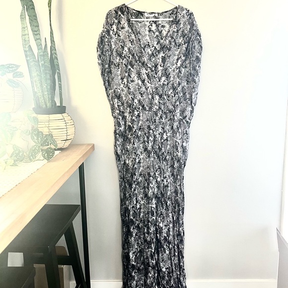 Black and white snake skin pattern jumper XXL - Picture 2 of 6